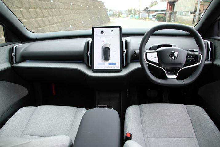 ̎O[hɍ̗pĂCeAu~Xgv́A閾̌ɉf钩̔fUCJ[Oŕ\BGNXN[VuȈۂƂƂɁARfނƃTCNfނƂ̒a}ĂBĂ͒ʋCɂA~͒gAڗɂFƂȂĂ