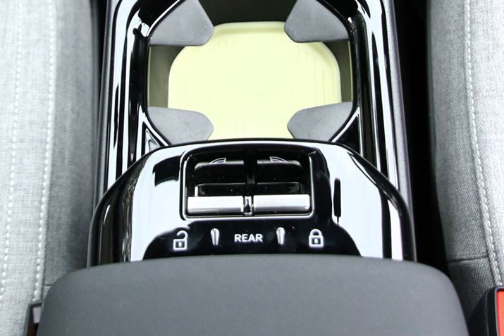 p[EBhEXCb`́Aʏ̓hAɎtĂ邪AƂփn[lX܂킳Ȃ΂ȂȂ̂ŁAHłȂn[lX̏d₻̎̕KvƂȂ邽߁AOIɐďȎ}ʂƂ̂ƁBȂ݂ɁAl̗RŃtghAɂ̓Xs[J[݂ȂiAXs[J[͂j