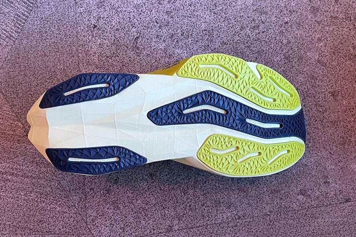 ʓIȃjOV[YAEg\[̐ڒnʂ͍LAn萫ƏRö萫߂ĂBx݂̍AEg\[p^[Ȃ̂ŁAAXt@gRN[gƂܑHłȂAyŐƂIt[hł\ȃObv𔭊