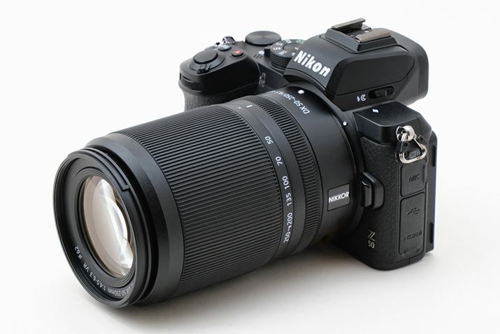 uZ 50vƁuNIKKOR Z DX 50-250mm f/4.5-6.3 VRv̑gݍ킹B{Y͍ő5.0ĩYu␳@\𓋍ڂĂ܂