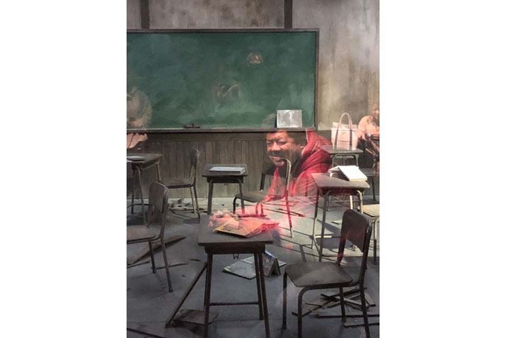 ͌̉摜BԐF̃WPbg𒅂̕gĂ݂܂