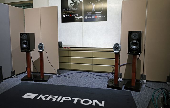 uKX-0.5P IIv̉ɂ̂́AʋLŏЉ\̃fXNgbvXs[J[uKS-55HGv