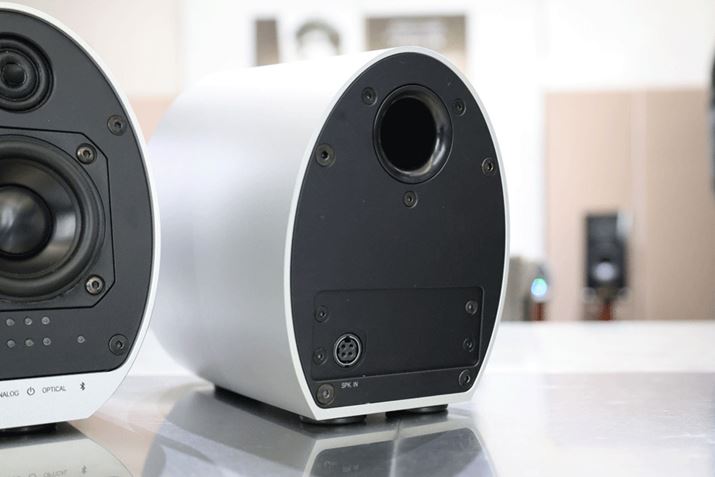 {̗ɃoXt|[gB̃|[g͓̉Ő܂肽ނ悤ɂċ҂łāAȂeςŒቹł悤HvĂBȂA[q͕БɏW^Cv̂߁AБ̃Xs[J[ւ͐p̕tP[ui3mjŐڑ