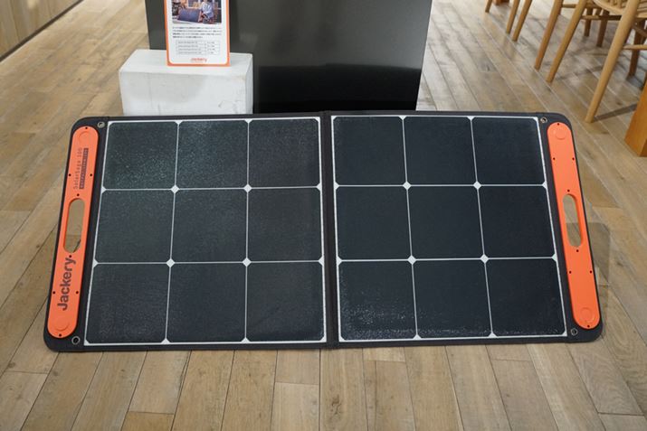 \[[pluJackery SolarSaga 100v