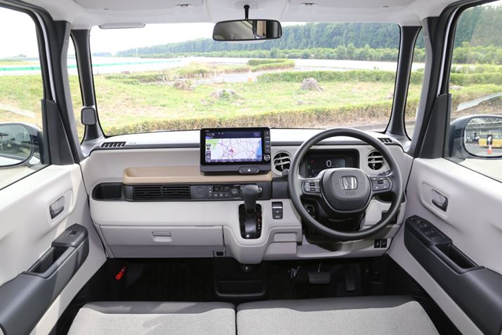 z_uN-BOXṽCeABO[WƂ邢J[̗pĂÃrÔ悤ȎԂւƎdグĂ