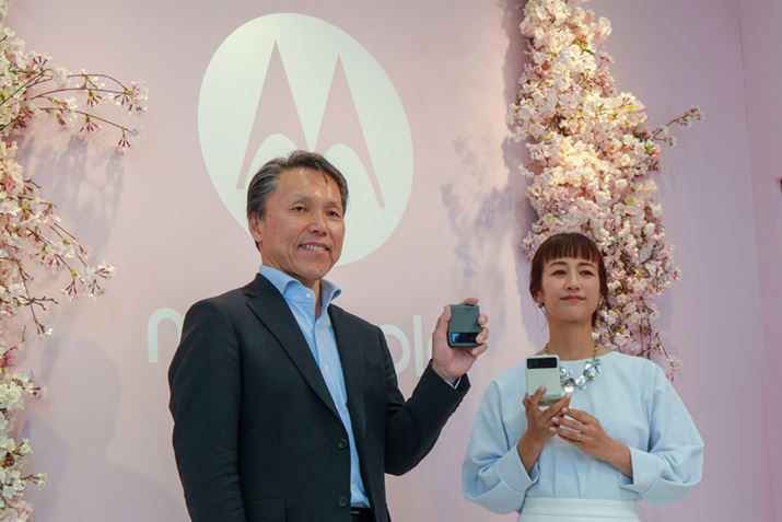 ŋ߁A܂݃X}[gtH̓{WJɗ͂Ă郂g[EreB́AčƂm{EO[v̎PƂł