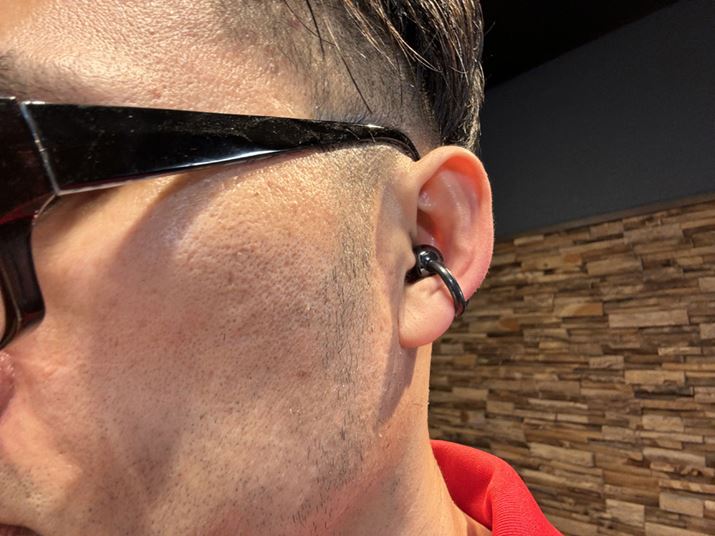 t@[EFCuHUAWEI FreeClipv̑