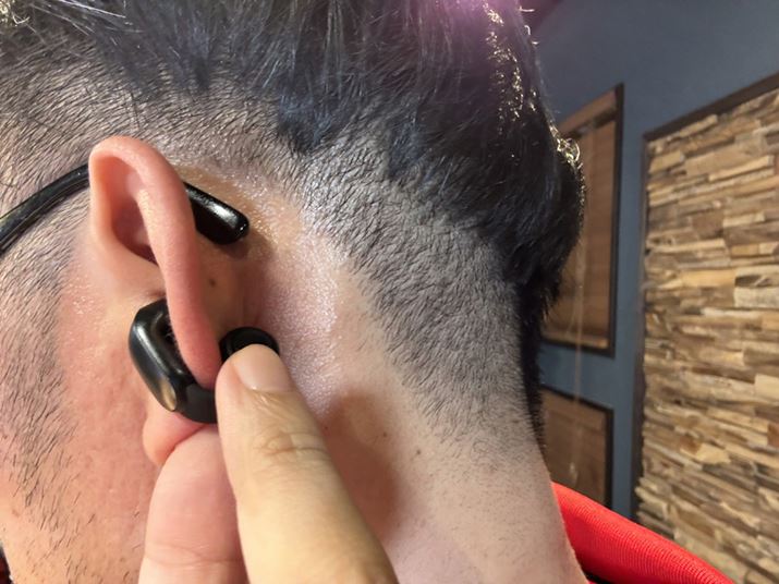 BoseuUltra Open Earbudsv͎̗ɂՕɐ݂Ă{^ő삷`