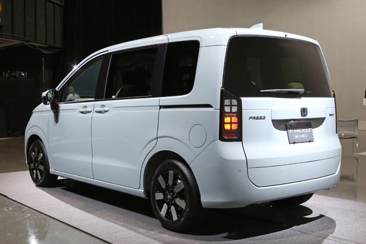 Oς́A^ɔׂĐ߂ꂽB{fB̃TChEBhẺ[Ă邽߁AȂȂߌ̎EサĂ