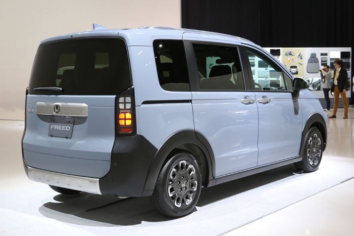 uCROSSTARv͑Oop[Ɏp[cȂǁA݊̂^tȃfUC