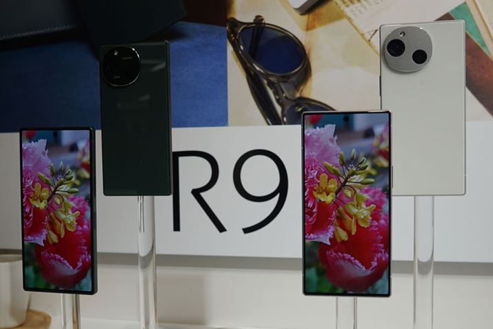 uAQUOS R9v́AoCG^[eCg𑶕Ɋy߂錻IȉĩX}[gtHRZvgɂĂ