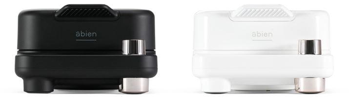 カラーはブラックとホワイトの2色。本体サイズは180(幅)×120(高さ)×300(奥行)mm、重量は約2.1kg、消費電力は最大1200W。公式オンラインショップの価格は27,500円(税込)