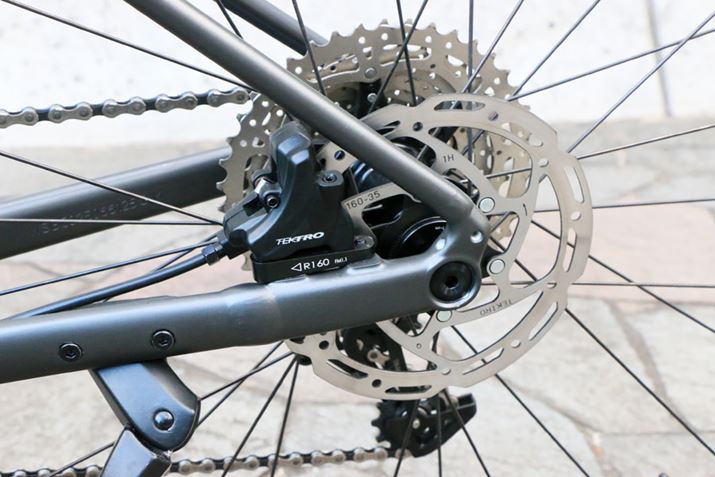 OƂɃeNg̖fBXNu[L̗pBfBXNa͑OƂ150mm