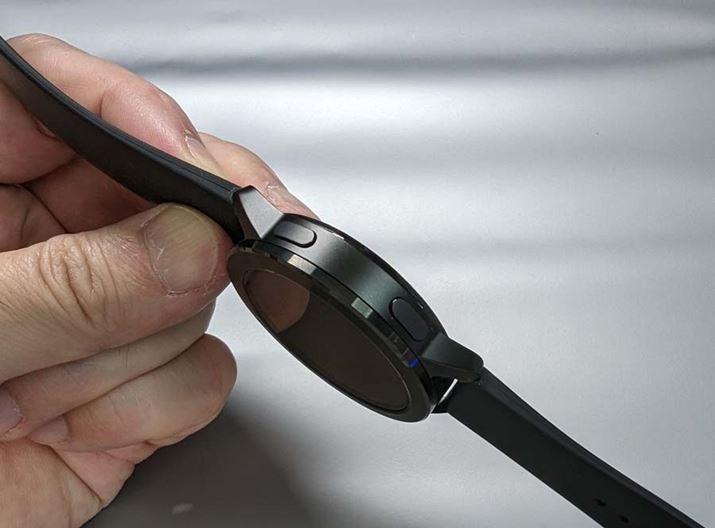 {̉Eɂ͑ȉ~`̕{^𓋍