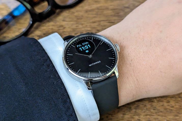 ̂XeX{fBƁA]̃NE{^guScanWatch LightvBTCg̔̔i39,995~iōj