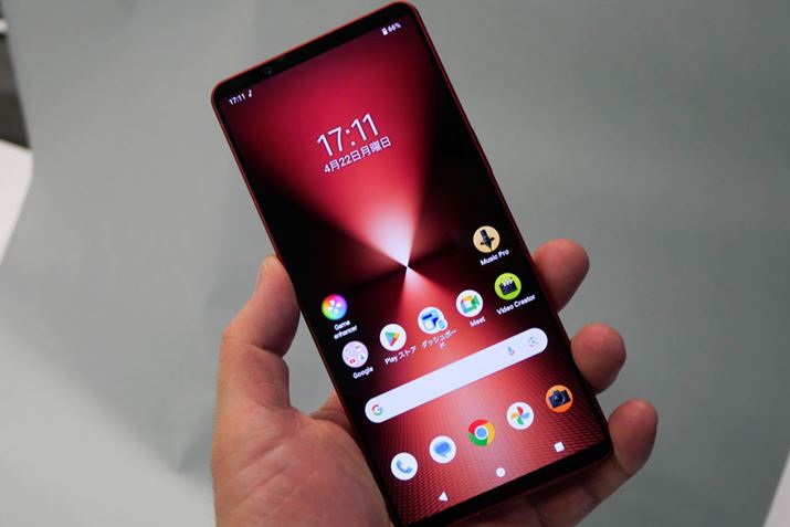 uXpeira1 VIv̓fBXvC4K掿łȂȂA䗦19.5:9ɕωƂAɂXperia炵ꂽۂ󂯂