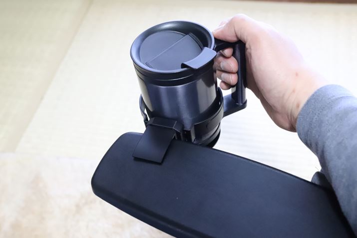 qWuɑ݂Jbvz_[B}OJbv̒aɍ킹ăz_[̂ŁA傫߂̃Jbvł肵Ēu܂