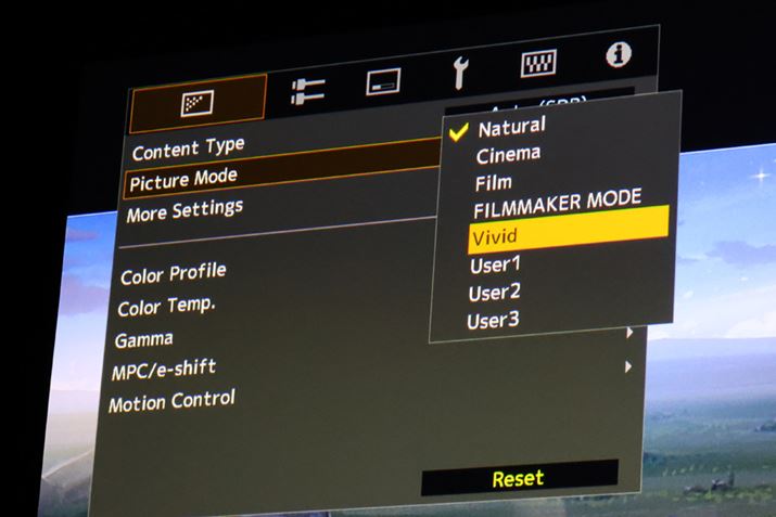 uVividvƂ̂ł͂邪AʓIȃervWFN^[ł肪ȓX[hƂ͈قȂBerAjV[Yɂ悭tBbg