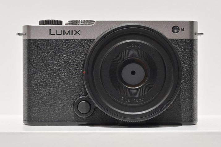 ʂ猩ƔɃVvȃfUCŁAuLUMIX GMV[YvfiƂ