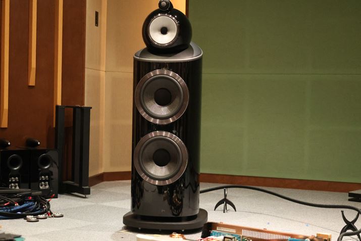 D&Mz[fBOX̎ŁABowers & Wilkinśu802 D4v炷BAv́uMODEL M1vB͖{i̊J̂̂łƂ