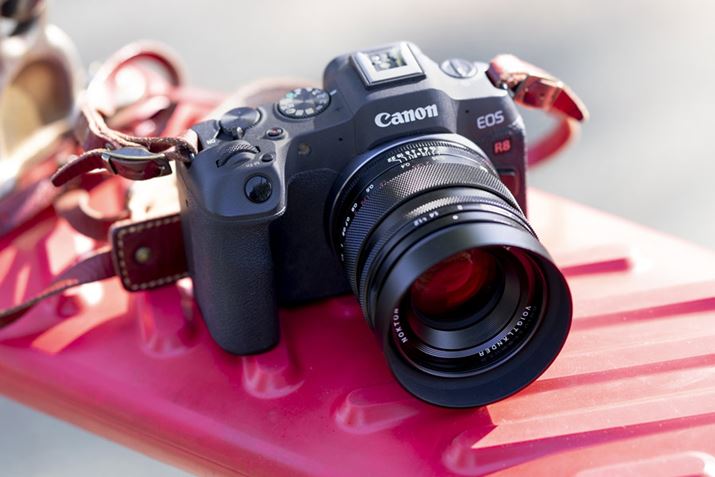 ^EyʂȃtTCY~[XuEOS R8vɁARpNgȑaMFYuNOKTON 40mm F1.2 Asphericalvgݍ킹Ă݂܂