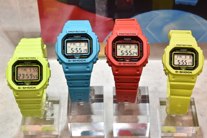 uGiW[ve[}ɂJ[́uENERGY PACKvV[YBԁu5600vV[ỸP[XɁArrbhȃu[⃌bhACG[̗pĂB3f́uDW-5600EPvAE[͂ЂƂ܂菬^́uGMD-S5600EPvBe13,200~