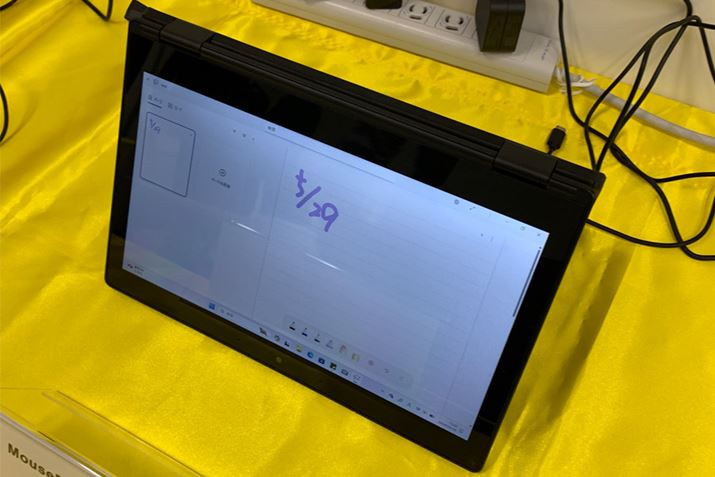 ʂ]邽߁Aegŉ{łقAL[{[hSɐ܂񂾃^ubĝ悤ȏԂłp\B܂AWindows11̕FxǍDŁAKɏł\FăeLXgĂ܂