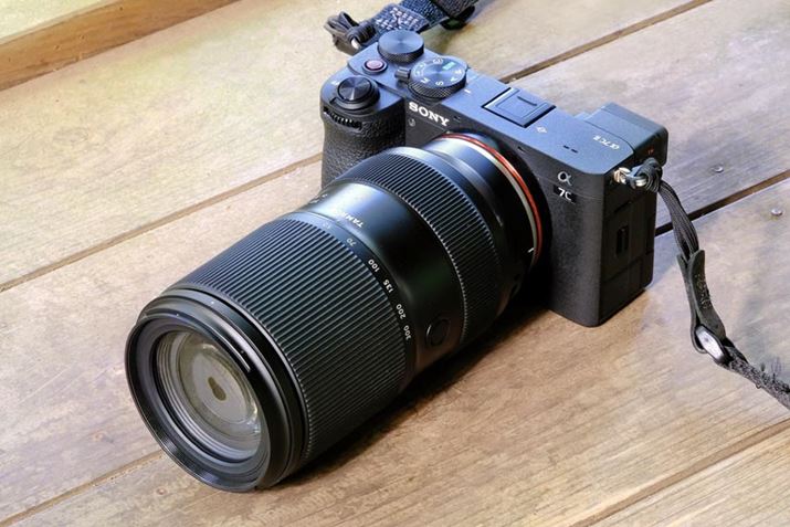 œ_50mmB]Y[Yu50-300mm F/4.5-6.3 Di III VC VXDviJ{fB̓\j[u7C IIvj