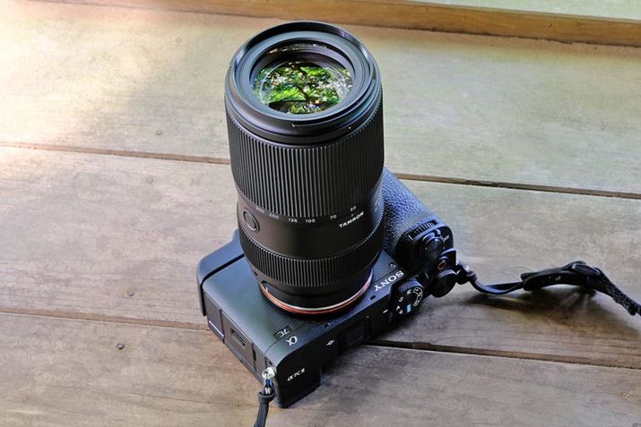 u50-300mm F/4.5-6.3 Di III VC VXDv͍ŋ߂̃^Y炵^EyʁB\j[u7C IIvƂ̑ob`ł