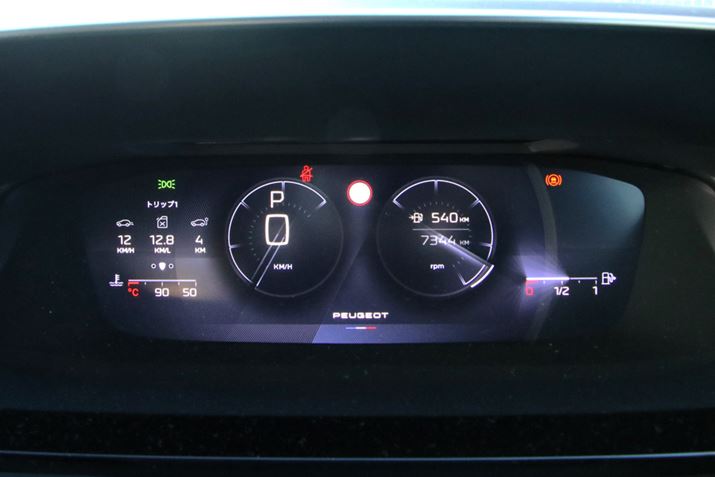 uPeugeot i-Cockpitṽ[^[́ÅꂪKvłɊĂ܂B3D[^[\́AxȂǂ̏dvȏ񂪎Oɕ\ȂǍHvĂāAƂĂ₷