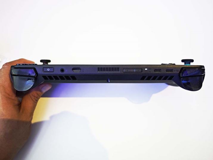 OC^[tFCXAUSB4×1AUSB Type-Ci3.2 Gen2j×1Ƃ\ɂȂA[dȂwbhz̓foCXUSBhOȂǂ}悤ɂȂ