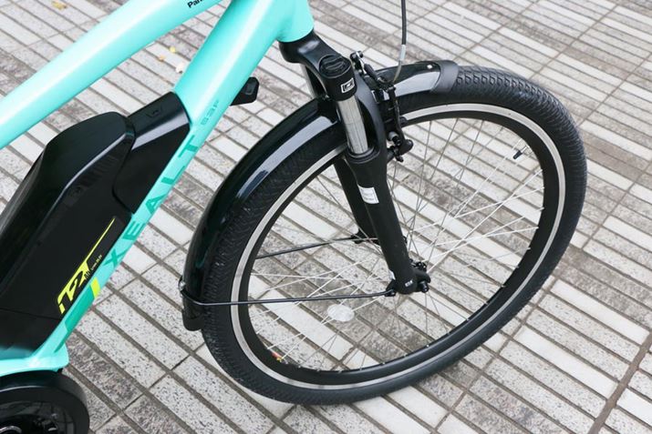 27.5×2.0C`̑^CɃtgTXyVgݍ킹Ă邪AtF_[𑕔Ă邱ƂX̃ZbeBOƂƂ킩