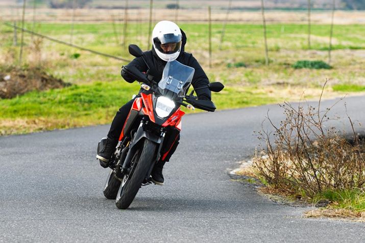 R[iOł̓I[h}V̂悤ȑł邪Aǂ炩ƂƃIt[hIȃ[AEg̎p̂قfɓĂ