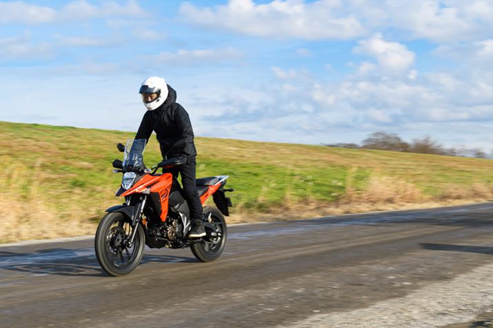 r̓Ŏԑ̂̃z[h₷̂ŁAX^fBO|WVłSđꂽ