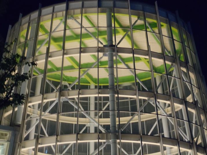 ]J̌wY[őɂԁB𑜊ቺĂ]J̖iBeɂ͌E