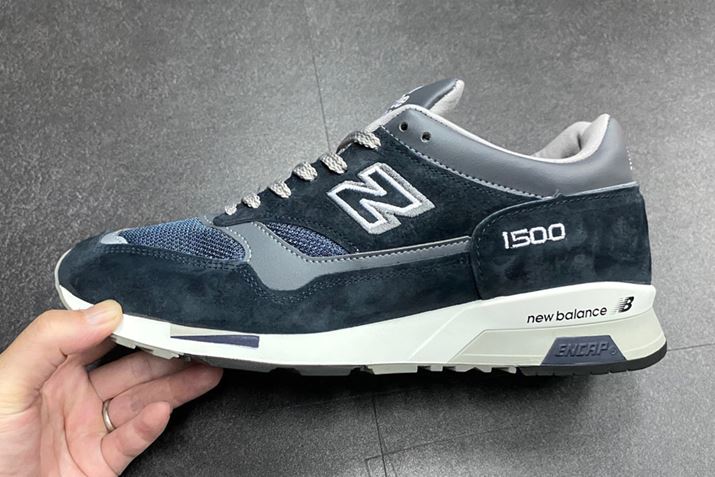 咣}ꂽԂNShイŃZbgĂ܂BV[YŜꂽۂɂȂAl̃t@bVɂRɗn݂܂