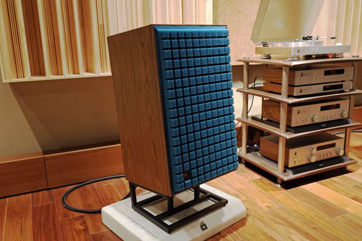 ɎgXs[J[́uL100 Classic MkIIvBgȊOς̂ꂽlCf