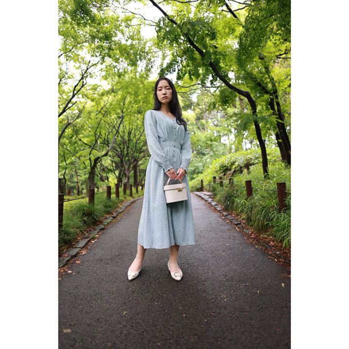 Lp24mmŎBeߊ邱ƂŁA̐Lтlq͋Â`ʂɂȂBႢʒu_Ă̂|CgEOS R6 Mark IIARF24mm F1.8 MACRO IS STMA24mmAF2A1/200bAISO400A+0.7EVAzCgoXFI[gi͋CDjAsN`[X^CF|[g[gADPP4Ō