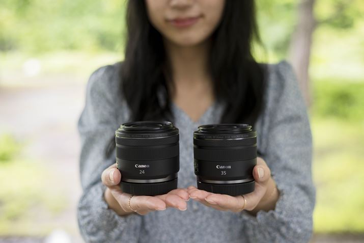 uRF24mm F1.8 MACRO IS STMvŁAEuRF35mm F1.8 MACRO IS STMvBuRF24mm F1.8 MACRO IS STMv͑S63.1mm/dʖ270gBuRF35mm F1.8 MACRO IS STMv͑S62.8mm/dʖ305gBTCY͂قړBǂRpNgŌgsɂĂ