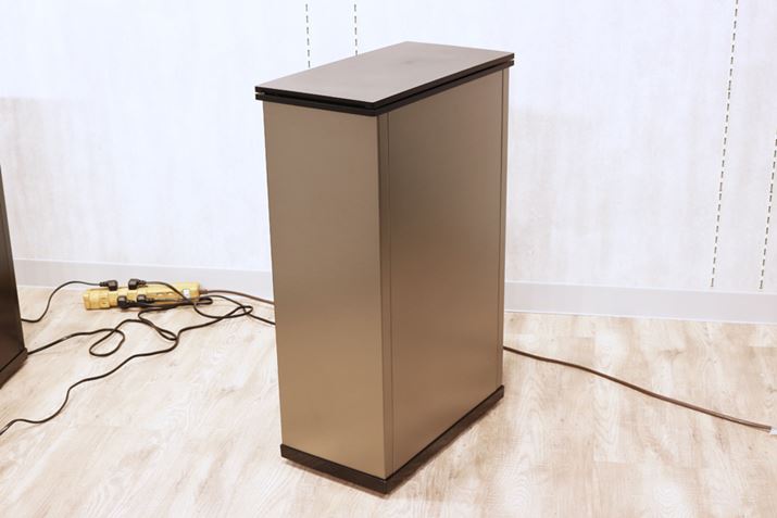 TCY230ij×443isj×690ijmmŁAdʂ͖17kgBMXy[Xmۂ邽߁A{̍EƔwʂ͕ǂ5cmȏ㗣ĐݒuKv܂BLX^[tȂ̂ŁAړ͊yX