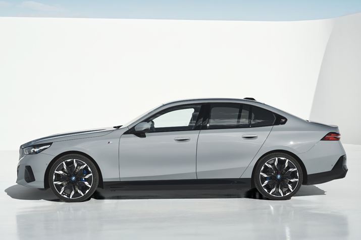 Z_̃v|[VBMWu5V[YṽZ_BGWAZԁA׎3SɃZp[g