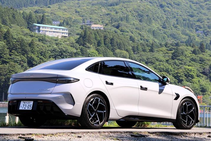 uSEALṽtgAAGNXeABS̓IɊ炩Ȗʂō\ĂAN[ŷ悤ȃtHZĂ