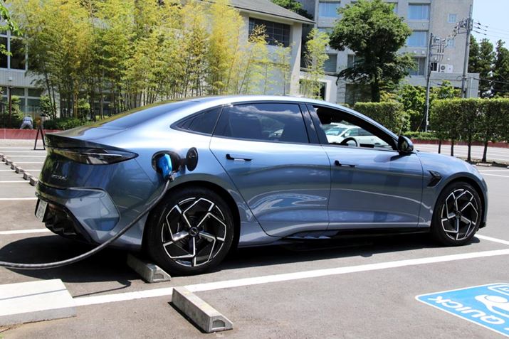 uSEALv́AȂǂ̕ʏ[dƋ}[dCHAdeMOɑΉBAC200VE3kW̕ʏ[dP[u͕WĂ