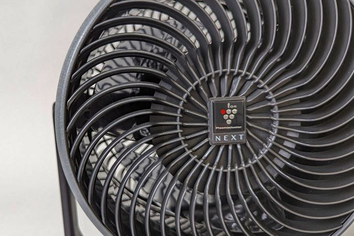 OK[h̒Ƀ[bgHŃXs̖͗l`Ă܂