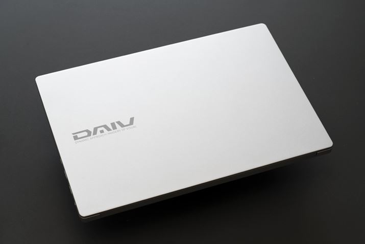 ^Eyʃ{fBɍ{\ƍiȃfBXvC𓋍ڂĂ܂