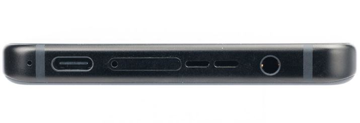 ʂɂЂƂUSB Type-C|[gzuBł͂ȂБɊĂ̂IBQ[ł͕K{̃wbhz[q̖ʂɔzuĂ