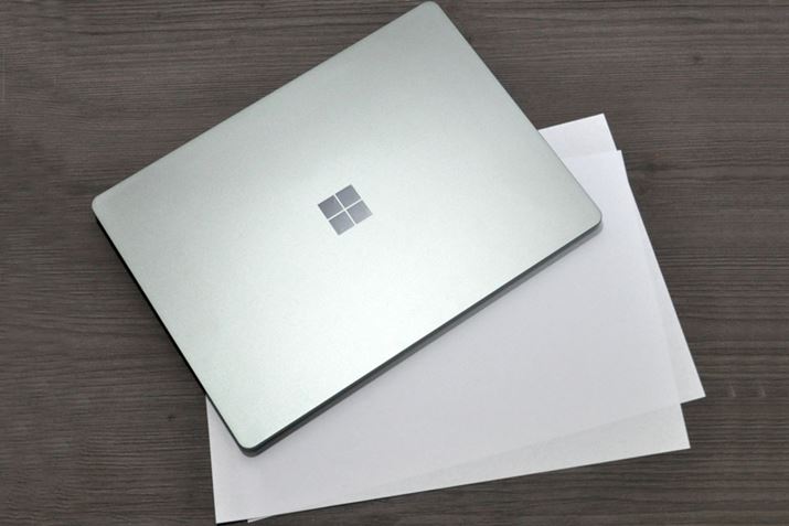 A4TCỸRs[pƕׂĂ݂ƁÃRpNg悭킩܂BA~jEA|J[{l[gȂ{̂́A钴yʃm[ĝ悤➑̂̃yRyR͂܂BȂAJoɓĎƂĂSł