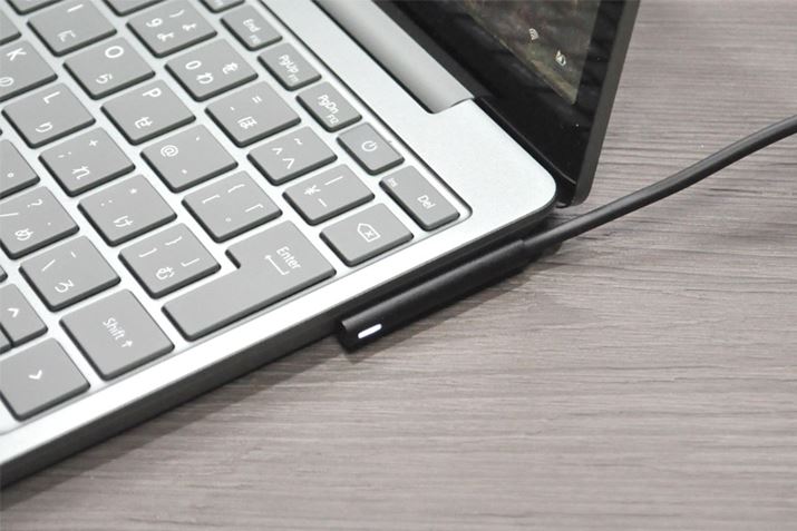 dA_v^[̃P[u͖{̉EʂɂuSurface ConnectvɐڑBP[u͂ǂłڑ\łB}OlbgȂ̂łP[u|Ă܂ĂA{̂܂ňėSz܂