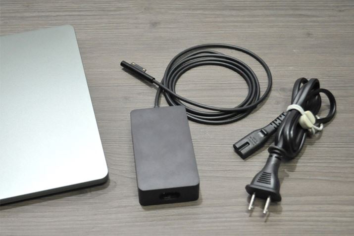 Ȃ݂ɁAd͏^ł2jbg^CvȂ̂Ŏ͂ʓ|łB[d\USB Type-C|[g𓋍ڂĂ邽߁ApƂāA^PD[dUSB Type-CP[upӂ̂A܂