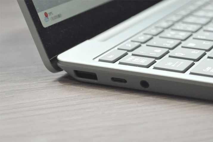 ʂUSB3.1USB3.2 Type-CAwbhz[q邾Ȃ̂ŁAg͒߁BUSB3.2 Type-Cdł͂Ȃfo͂ɑΉĂ̂̓ObhBOo⎩Ńj^[ɉfo͂ۂɂΉł܂